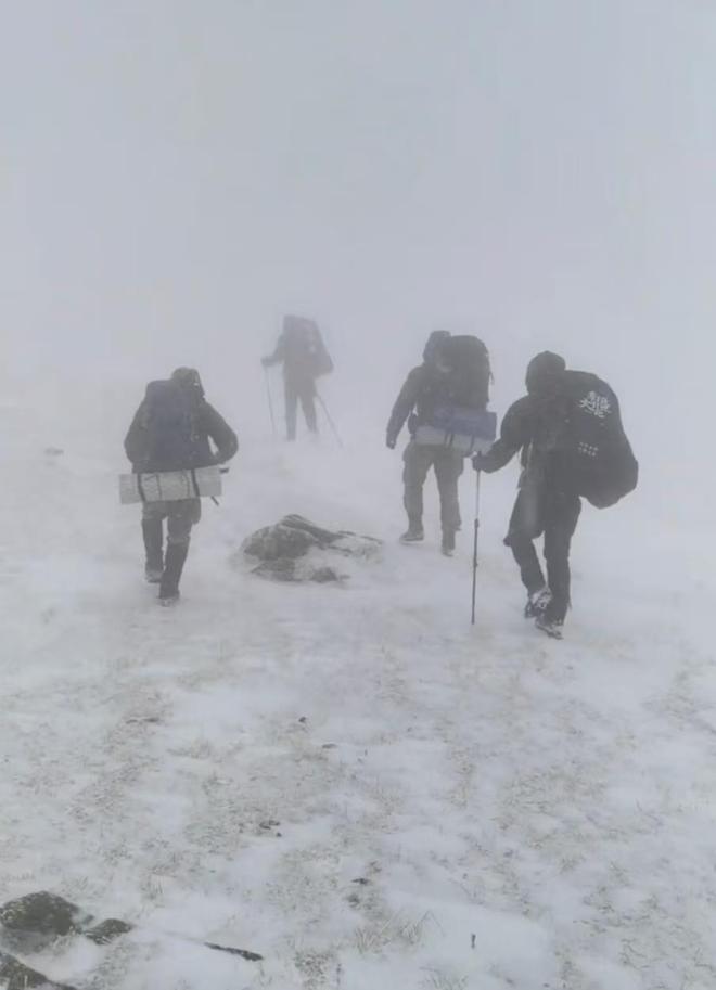 撤近三个月每月都有人失联是谁热衷于挑战“地狱级史诗副本”？18岁小伙穿越鳌太线天！第二批搜救人员历经三天两夜全部下(图2)